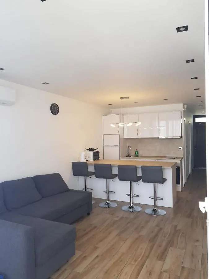 Family Comfortable Apartment 아로나 0*,