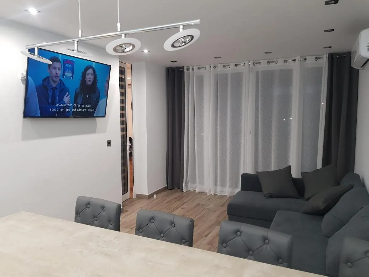 Family Comfortable Apartment 아로나