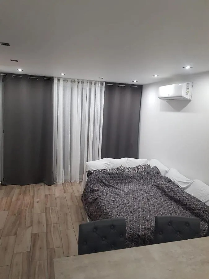 Family Comfortable Apartment 아로나
