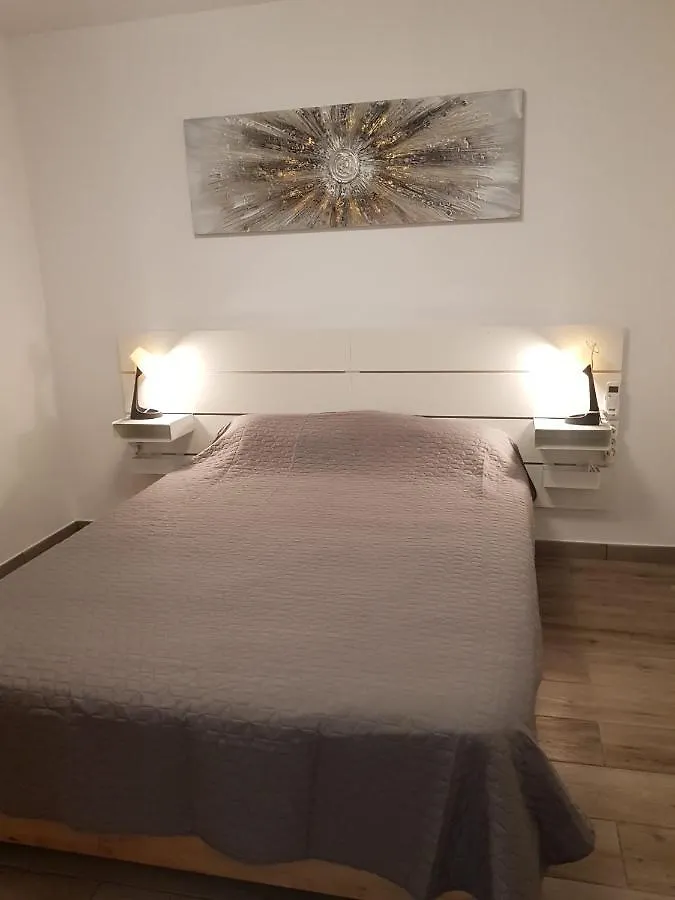 Family Comfortable Apartment 아로나